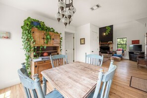 Lovely natural light - just look at that ivy!