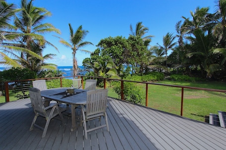 Deck overlooking Pacific
Ocean