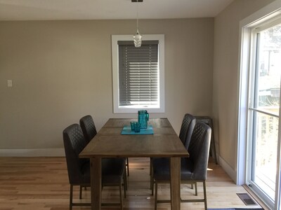 Modern, comfortable 2BR + 2.5 Bath w/Free Parking