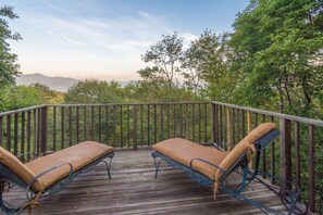 Lounge Privately and Enjoy Year-Round Mountain Views from Juliette Deck at Chalet Blueberry!