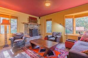 Living Room with Wood-Burning Fireplace and Comfy Furniture