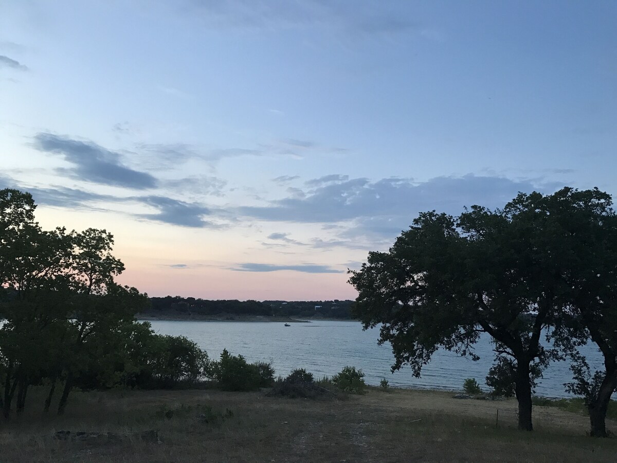 The Cabin on Canyon Lake!