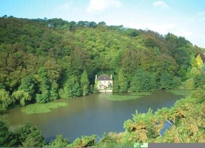 Stunning lakeside house opposite the beach