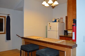 A breakfast bar in a fully equipped kitchen. Lots of lighting and cool breeze.