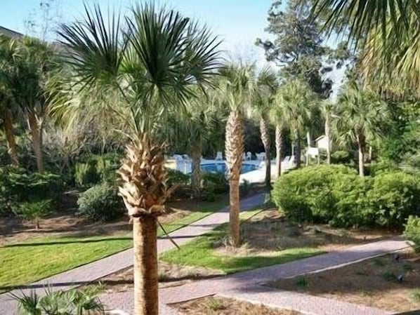 If you enjoy a quiet smaller setting, you'll enjoy relaxing in our courtyard.