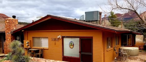 February view private parking lot of Guest House with the side yard and Hot Tub