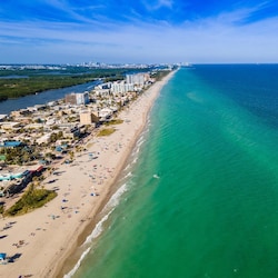 5 minute car ride to the beachfront or walk there in 30 minutes