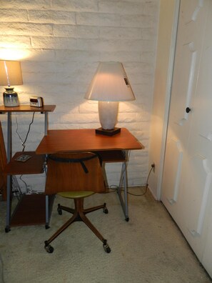 desk and lamp for computer connection
