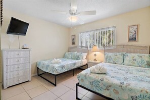 Bedroom with two Double Beds/ TV