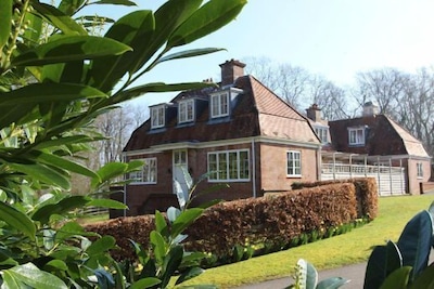 Ein idyllisches, familienfreundliches Cottage auf einem privaten Anwesen in Burley