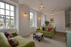 Triple fronted living area to watch the world go by!