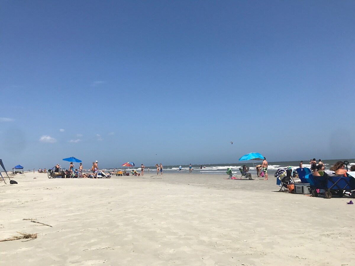 Perfect getaway. Visit Charleston, Jones Island, Beaufort and nearby beaches.