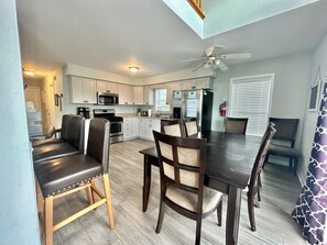 Dine in kitchen