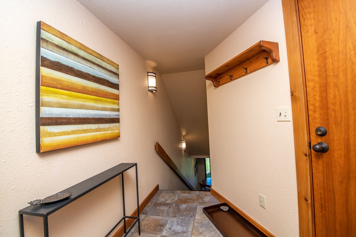 One bedroom condo with panoramic views of Lake Superior.