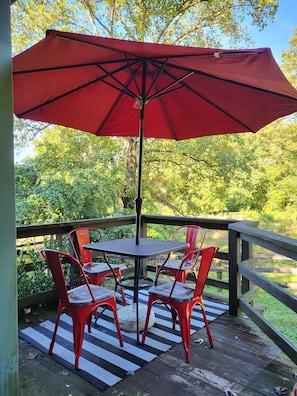 Private outdoor eating area