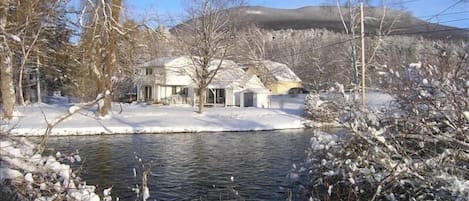 Perfect location: Norman Rockwell village on the Battenkill River