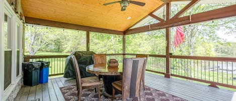 Unwind on the deck as you savor your morning coffee or for evenings filled with the enchanting dance of fireflies and visits from local wildlife. The barnwood on the cottage's side is from our neighbors century old barn, adding rustic charm - New table Now