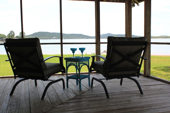 Sip your favorite drink and enjoy the lake and mountain views.