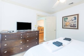 Guest bedroom with queen size bed and 27' TV