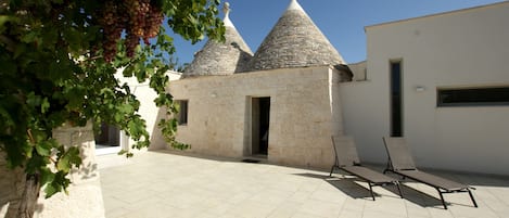 Die Villa Natalino ist ein zauberhaftes Trullo im Herzen des Valle d'Itria.