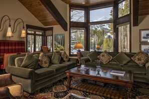 Great Room, Massage chair, amazing view of Peak 8