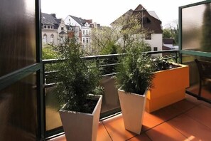 Balkon in Südwestlage mit Gartenstühle