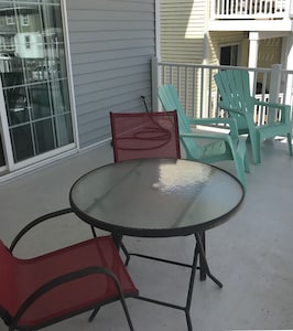 Beautiful Home Close to Beach!  Walk to Bars and Restaurants ! Sleeps 14   