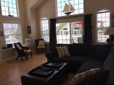 Beautiful Home Close to Beach!  Walk to Bars and Restaurants ! Sleeps 14   