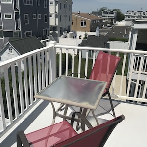 Beautiful Home Close to Beach!  Walk to Bars and Restaurants ! Sleeps 14   