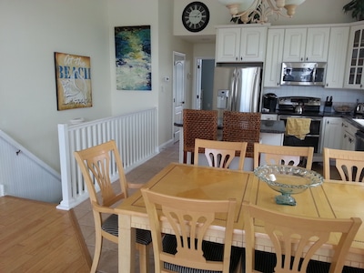 Beautiful Home Close to Beach!  Walk to Bars and Restaurants ! Sleeps 14   