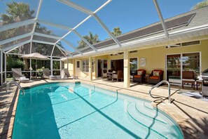 Sunny private beautiful Lanai southwest facing pool with 4K mounted TV Fire Pit