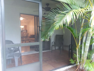  Centrally located to beaches,   Close to Bush Gardens Pets Welcome  Free Wifi