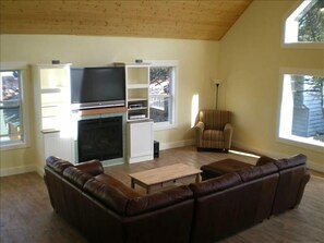 Tv, fireplace