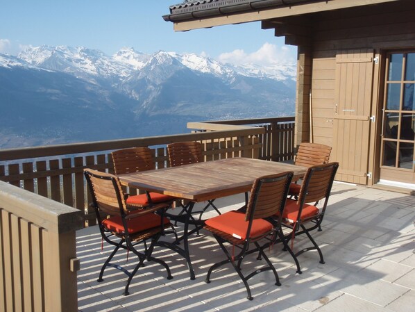 A perfect view for breakfast lunch and dinner