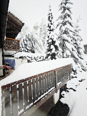 17Apr25 record Easter snow 