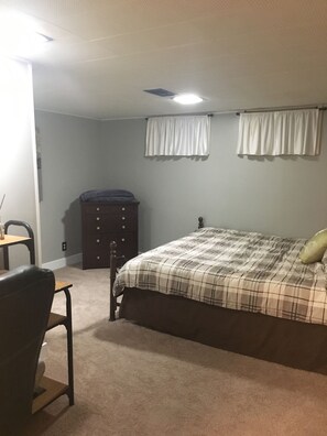Private Bedroom for rent with walk-in closet