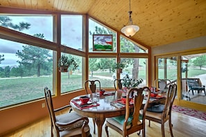 Dining Area | Dishware/Flatware Provided