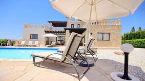 Complete outdoor furniture for up to 6 guests.