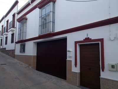   HOUSE IN OLVERA WITH GARAGE