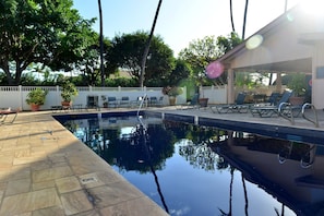 Lower pool and covered entertainment/BBQ area
(ocean side)
