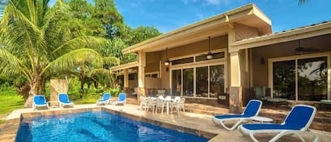 Private infinity pool and patio lounge/dining area 