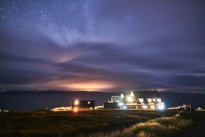 Arriving at night: An island in the wild (15mins walk from the pub)!
