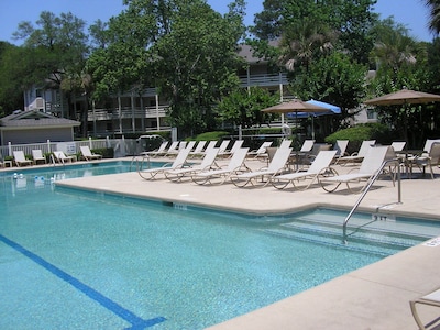 Close to the beach! Beautiful first floor unit! Pool and beach gear included