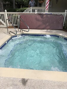 Close to the beach! Beautiful first floor unit! Pool and beach gear included