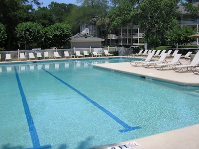 Close to the beach! Beautiful first floor unit! Pool and beach gear included