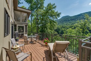 Upper deck on main floor overlooking Youngs Mountain and the lake