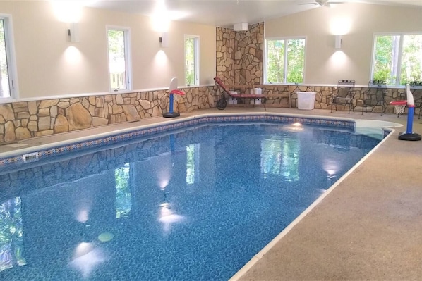 Heated indoor private swimming pool 16 x 32 feet. 3ft in shallow end, 5ft deep end.  In June 2020  - new pool heater and new pool liner! The pool bottom looks like it is moving when there are waves in the water.