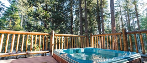 Your private hottub in the pines