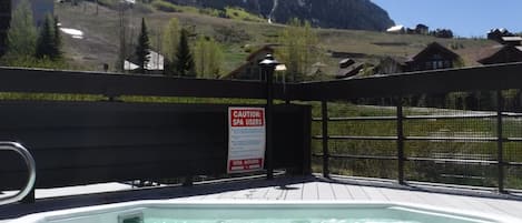 Bain à remous extérieur