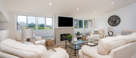 Upstairs living room 